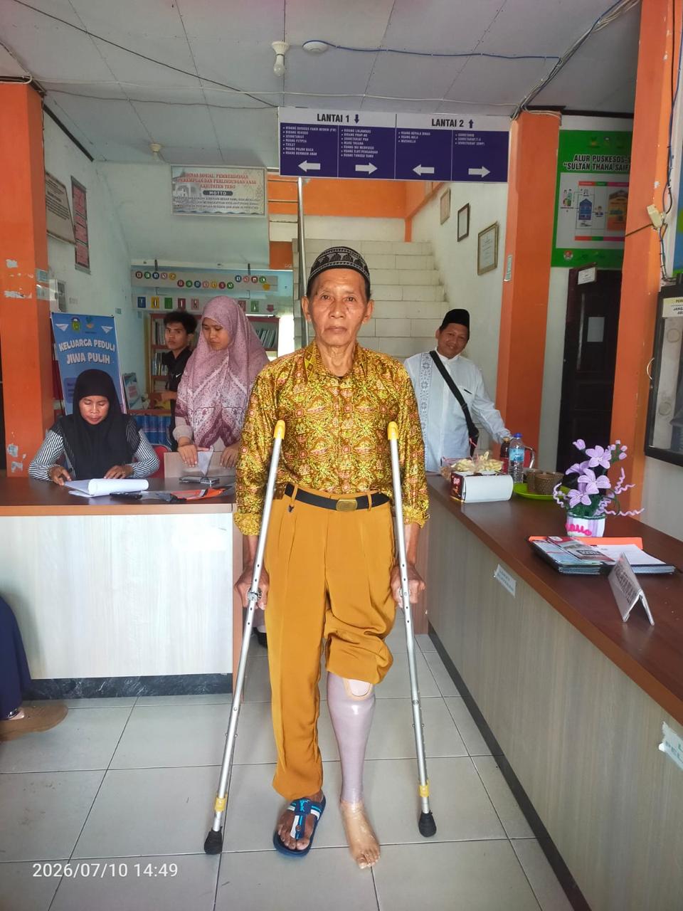PEMBERIAN BANTUAN ALAT KURSI RODA, KAKI PALSU DAN TONGKAT KRUK