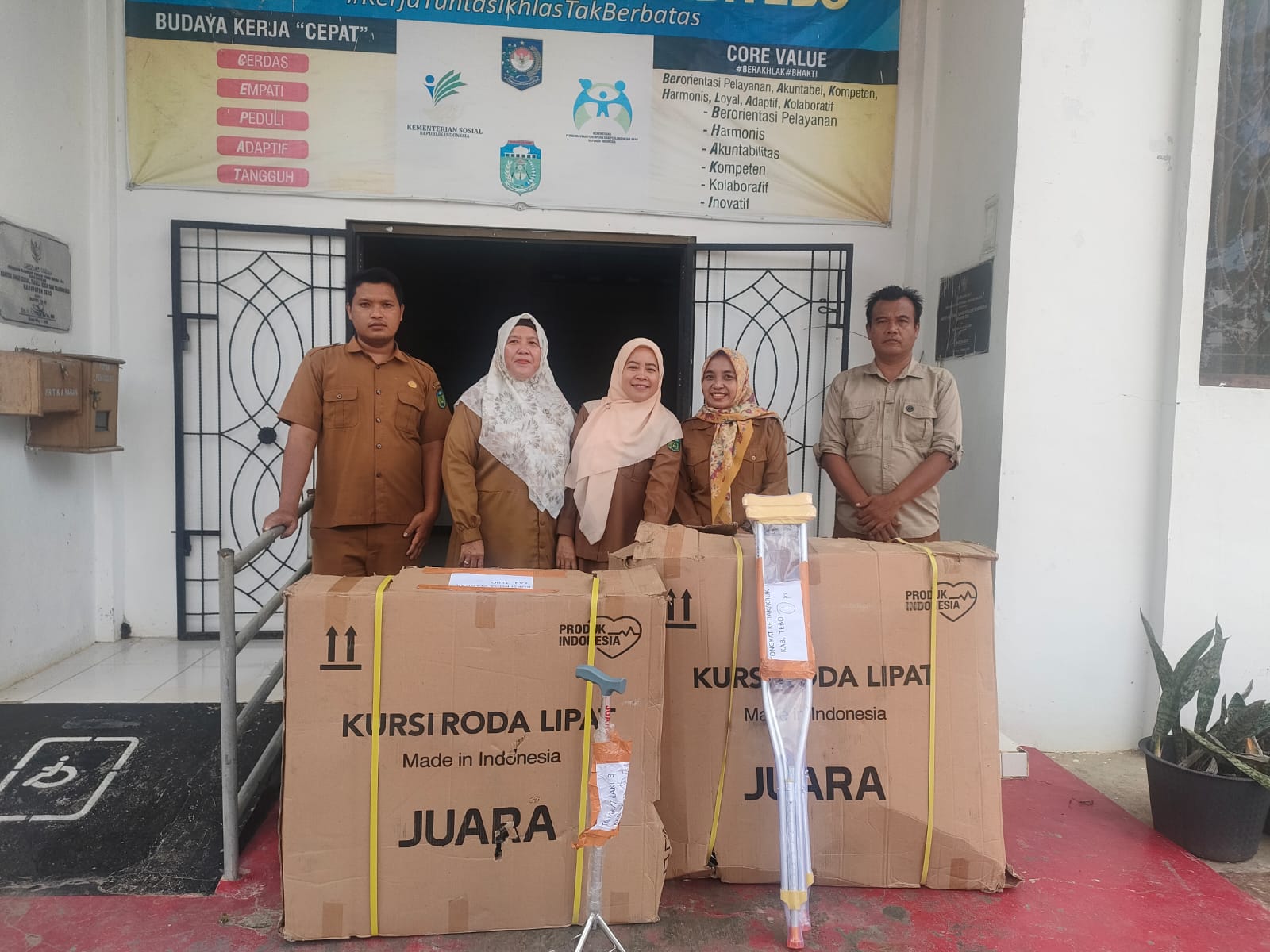 PEMBERIAN BANTUAN ALAT KURSI RODA, KAKI PALSU DAN TONGKAT KRUK - 20260930123220