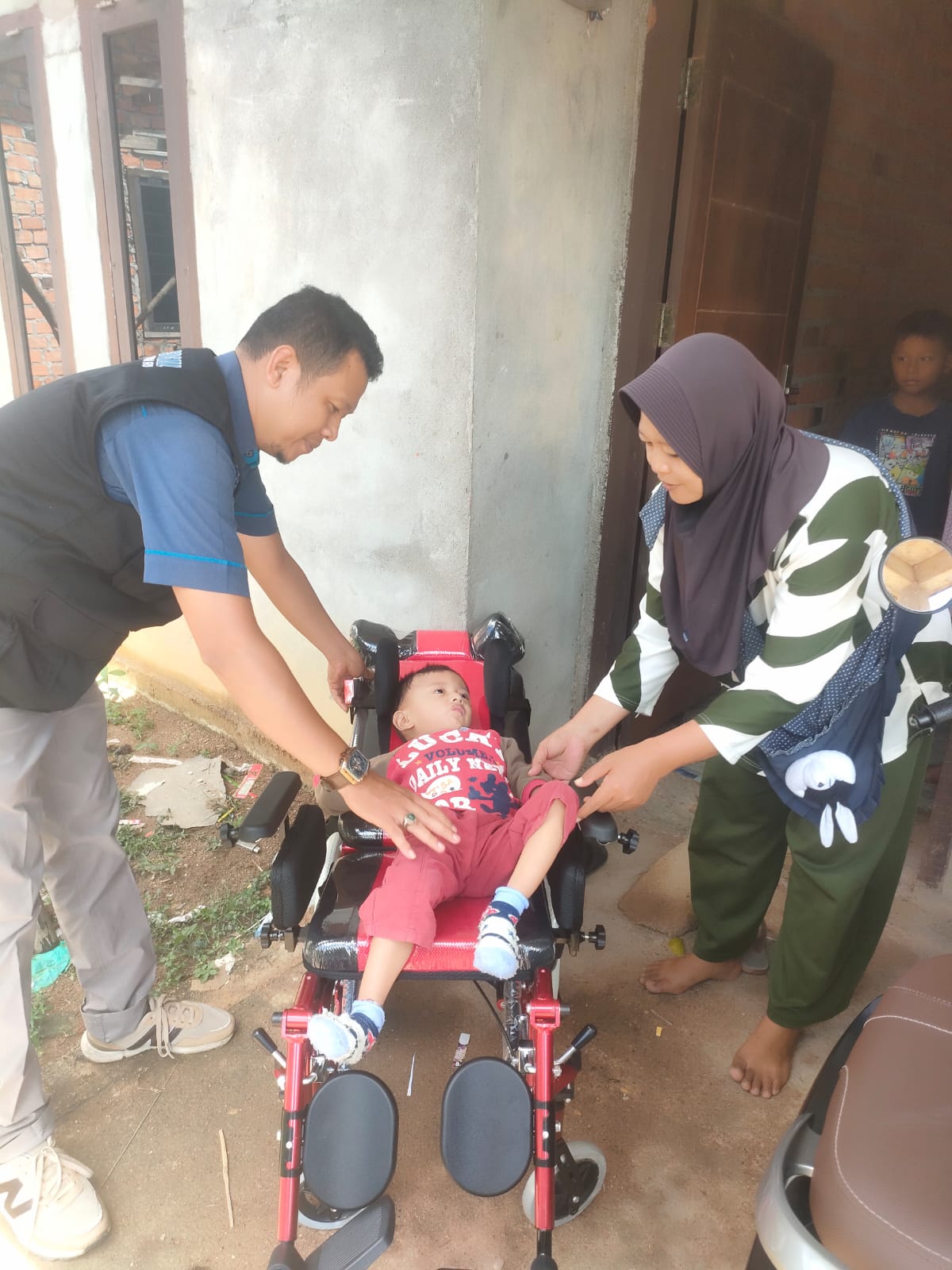 PEMBERIAN BANTUAN ALAT KURSI RODA, KAKI PALSU DAN TONGKAT KRUK - 20260930123220