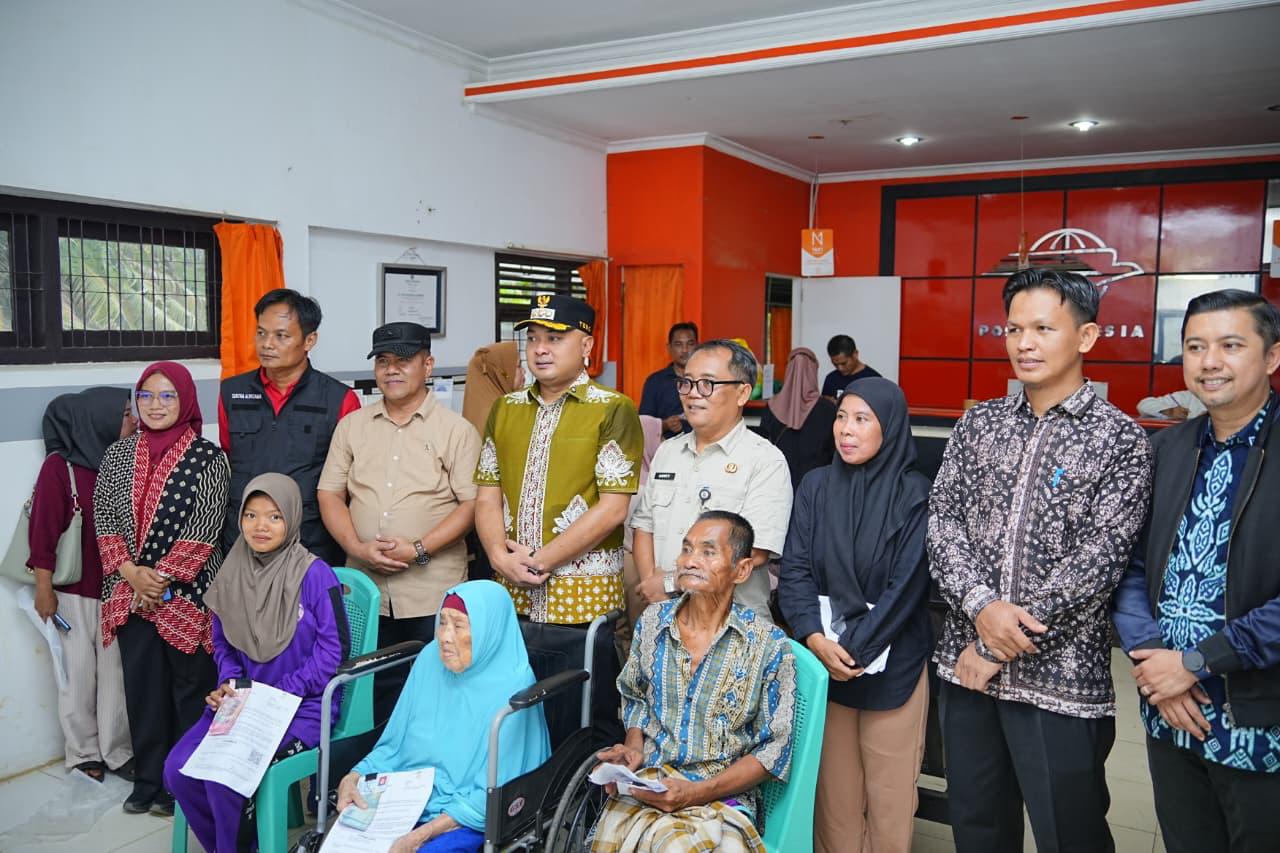 PEMBERIAN BANTUAN ALAT KURSI RODA, KAKI PALSU DAN TONGKAT KRUK